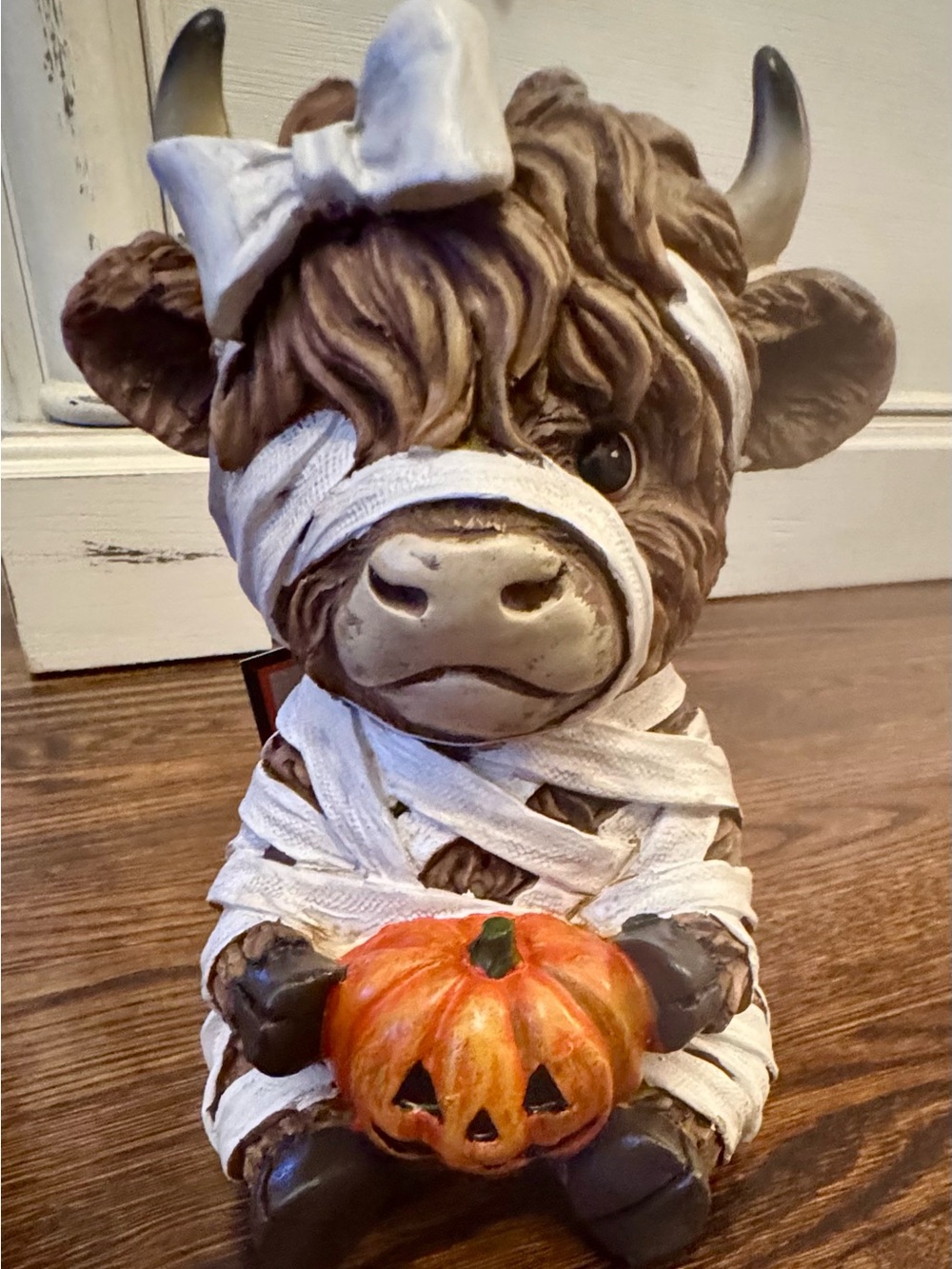 Cute Mummy Highland Cow Holding Pumpkin Figurine